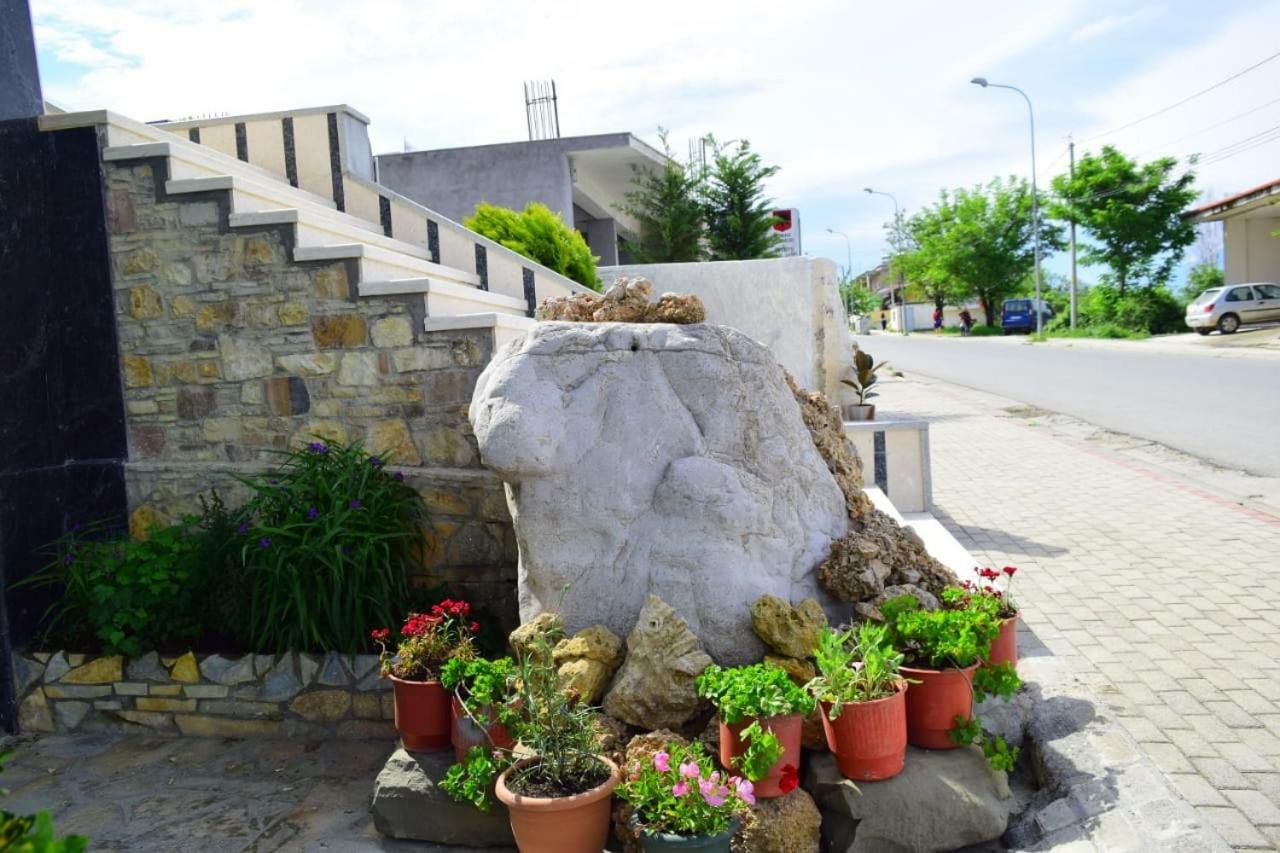 Hotel Latifi Gramsh Dış mekan fotoğraf